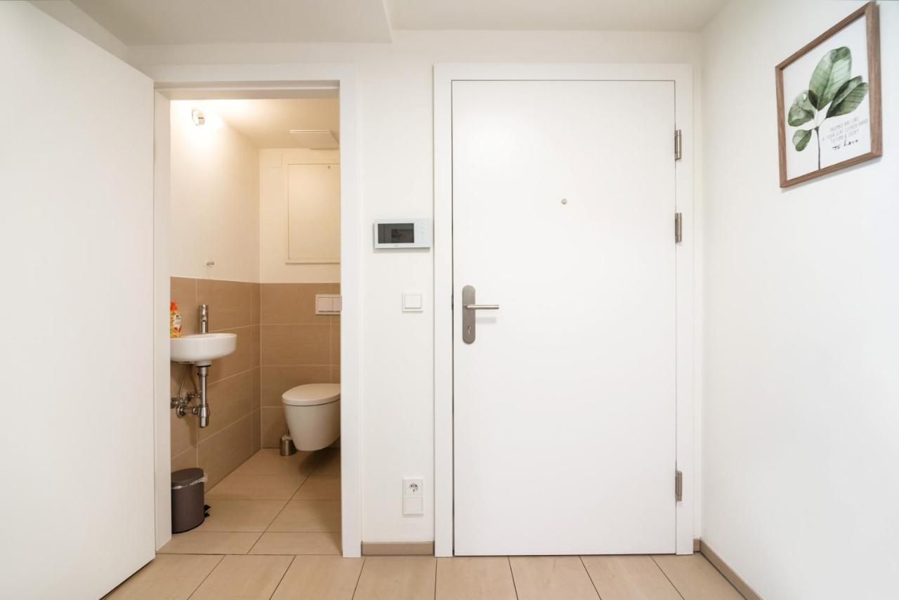 Quiet And Cozy Apartment Next To Mariahilfer Strasse And Naschmarkt With Ac, Minimum 30 Nights Vienna Esterno foto