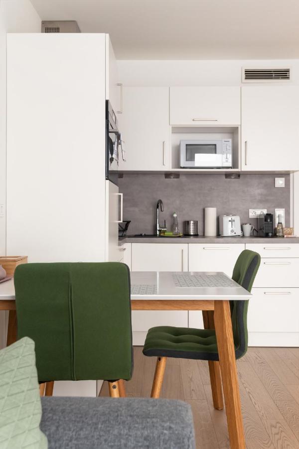 Quiet And Cozy Apartment Next To Mariahilfer Strasse And Naschmarkt With Ac, Minimum 30 Nights Vienna Esterno foto