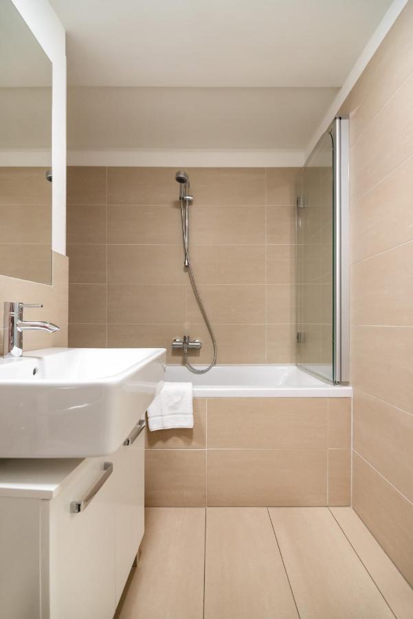 Quiet And Cozy Apartment Next To Mariahilfer Strasse And Naschmarkt With Ac, Minimum 30 Nights Vienna Esterno foto