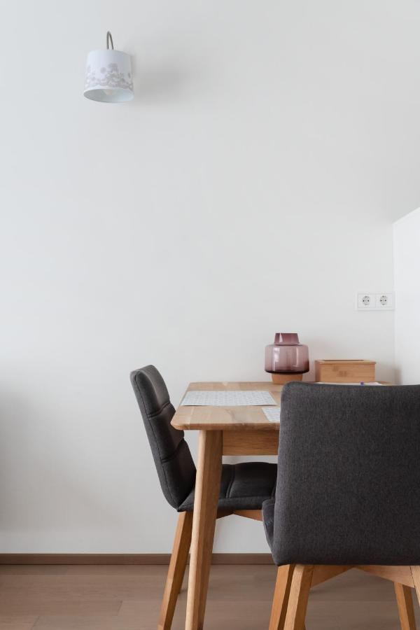 Quiet And Cozy Apartment Next To Mariahilfer Strasse And Naschmarkt With Ac, Minimum 30 Nights Vienna Esterno foto