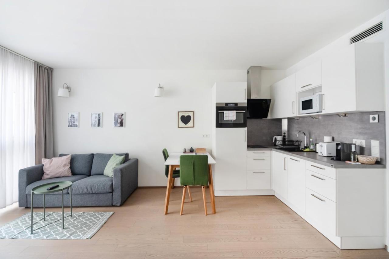 Quiet And Cozy Apartment Next To Mariahilfer Strasse And Naschmarkt With Ac, Minimum 30 Nights Vienna Esterno foto