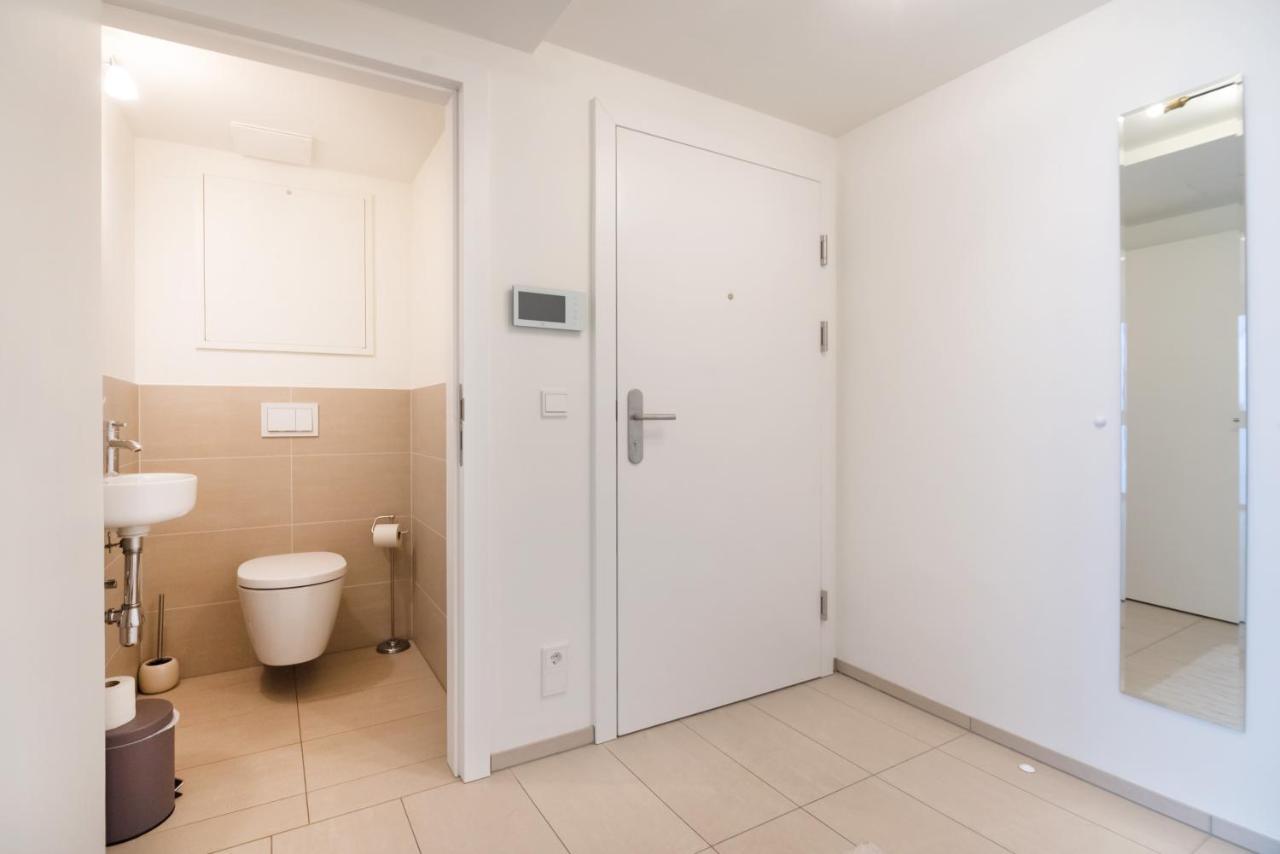 Quiet And Cozy Apartment Next To Mariahilfer Strasse And Naschmarkt With Ac, Minimum 30 Nights Vienna Esterno foto