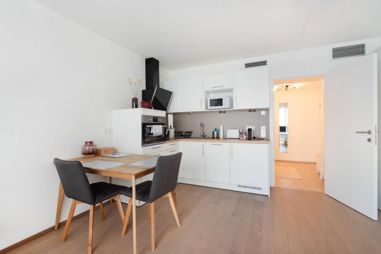 Quiet And Cozy Apartment Next To Mariahilfer Strasse And Naschmarkt With Ac, Minimum 30 Nights Vienna Esterno foto